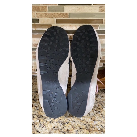 Reebok pink lace and suede like sneakers - Picture 5 of 6